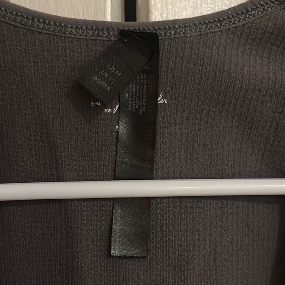 Gray Sleeveless Ribbed Top - Picture 5 of 8